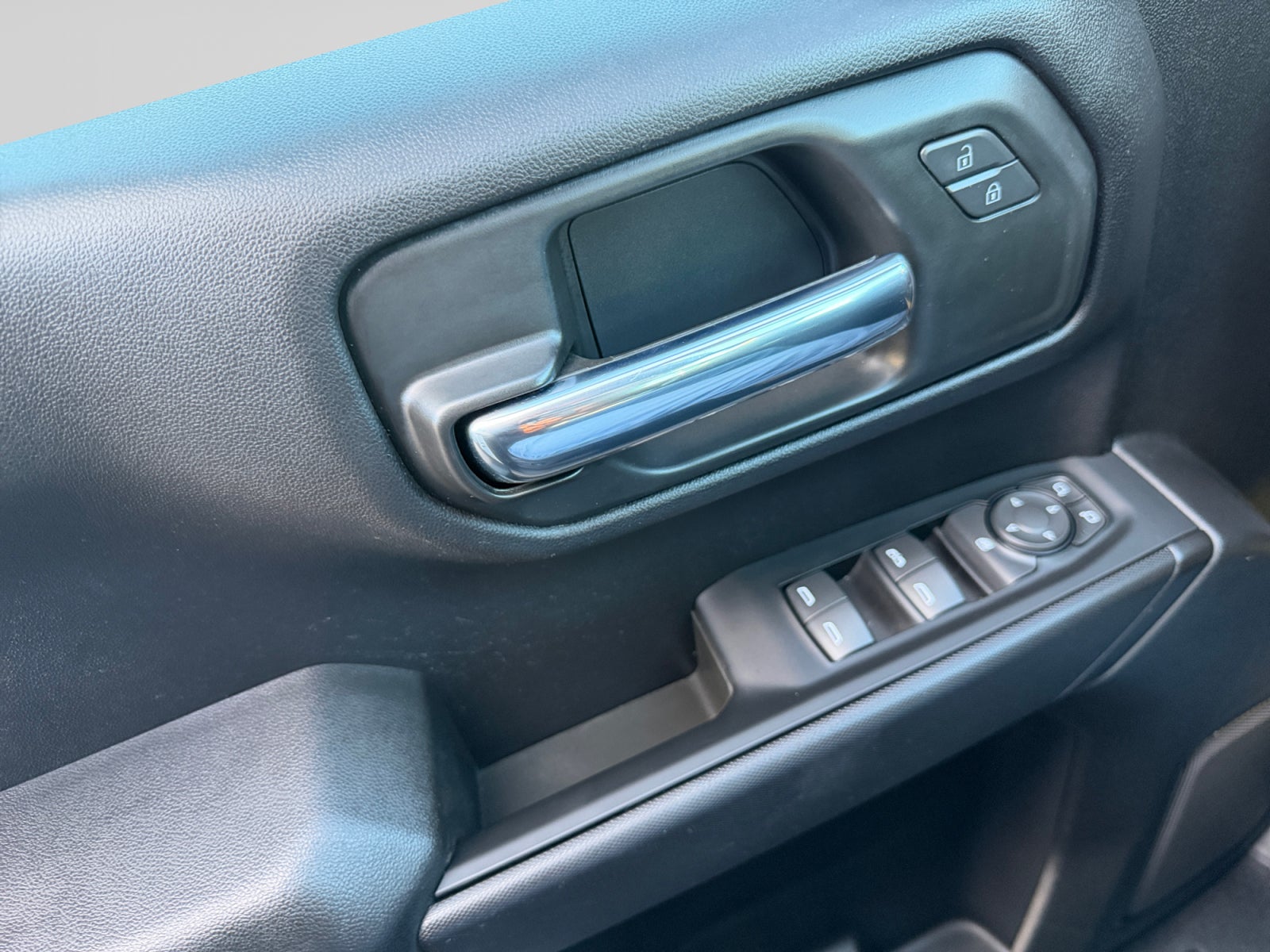 2024 Chevrolet Silverado Custom