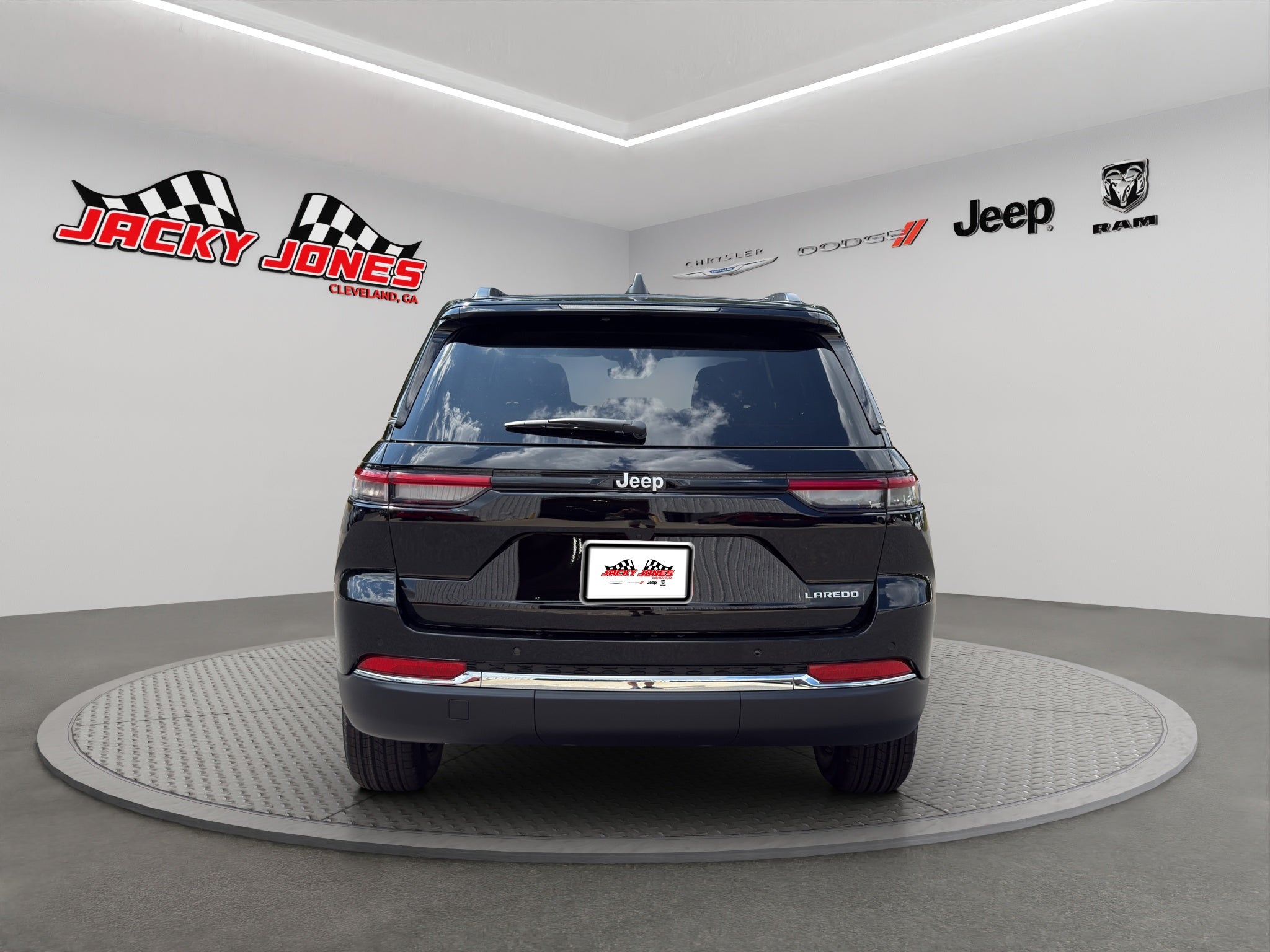 2027 Jeep Grand Cherokee Laredo X