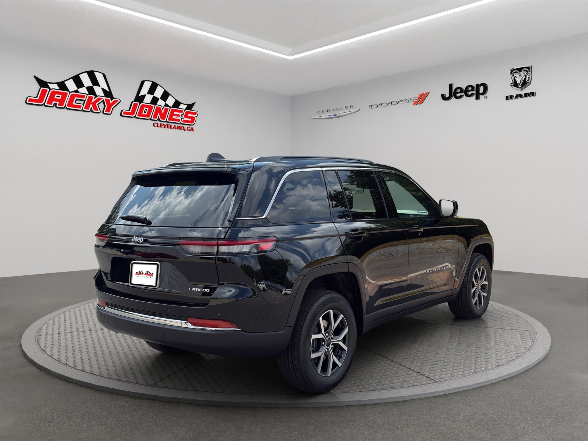 2027 Jeep Grand Cherokee Laredo X