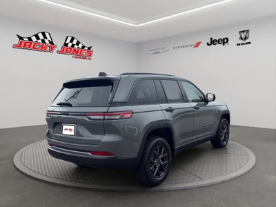 2027 Jeep Grand Cherokee Laredo Altitude