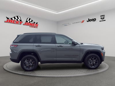 2027 Jeep Grand Cherokee Laredo Altitude