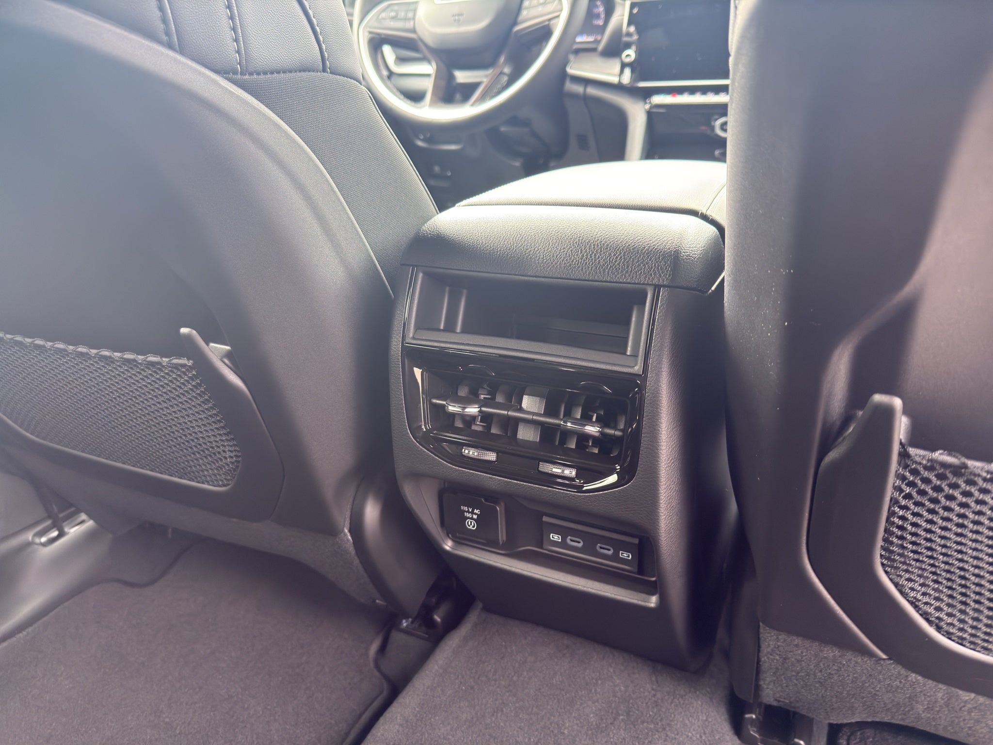 2027 Jeep Grand Cherokee Laredo Altitude