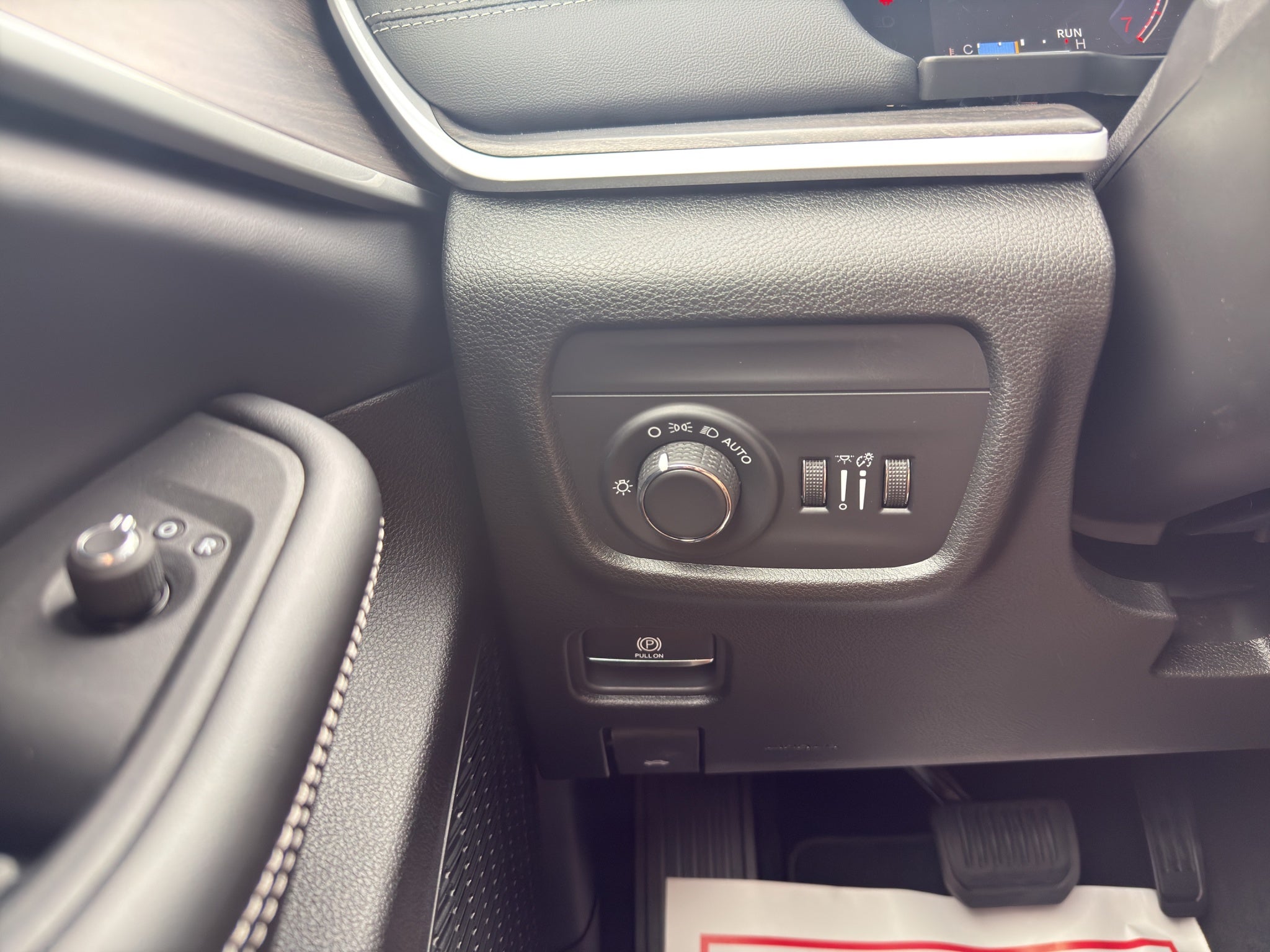 2027 Jeep Grand Cherokee Laredo Altitude