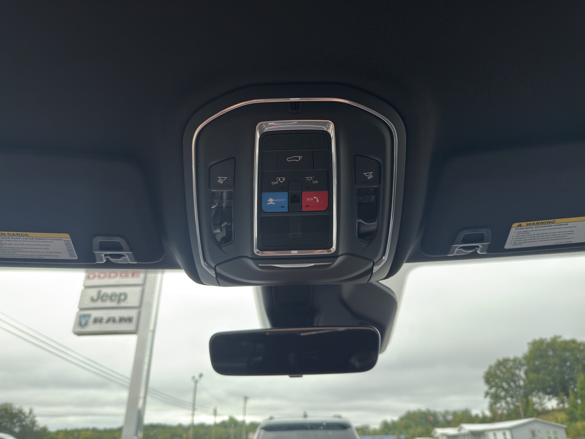 2027 Jeep Grand Cherokee Laredo Altitude