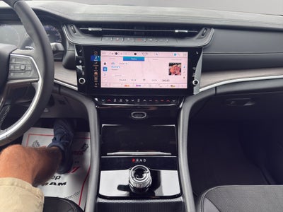 2027 Jeep Grand Cherokee Laredo Altitude