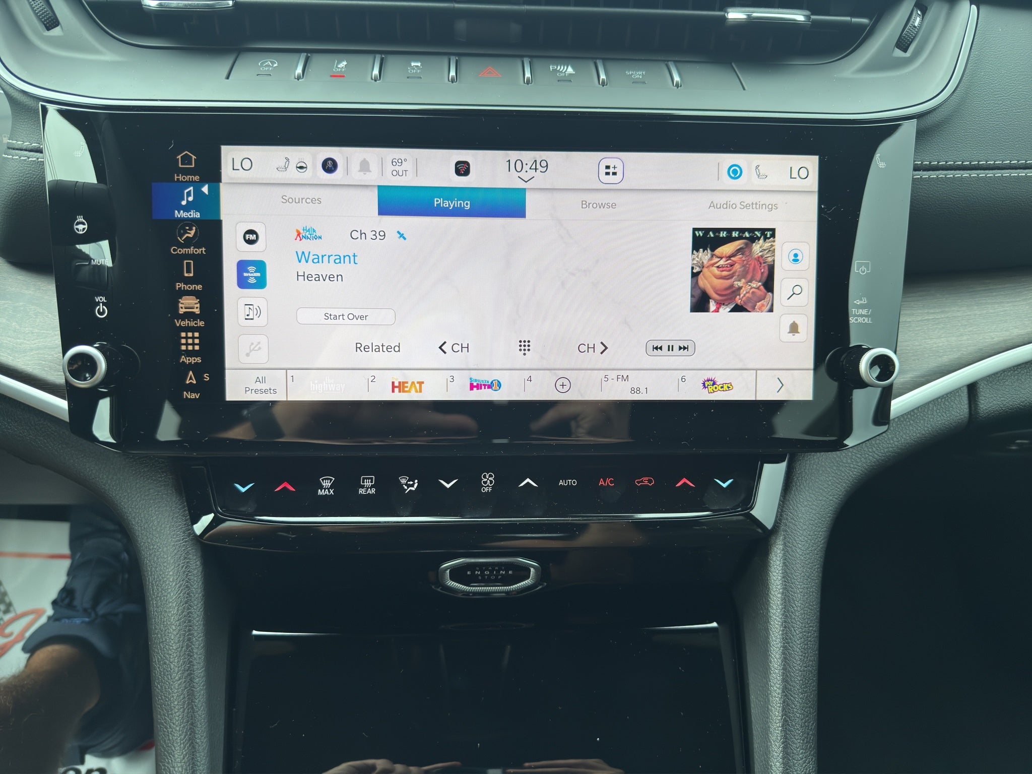 2027 Jeep Grand Cherokee Laredo Altitude