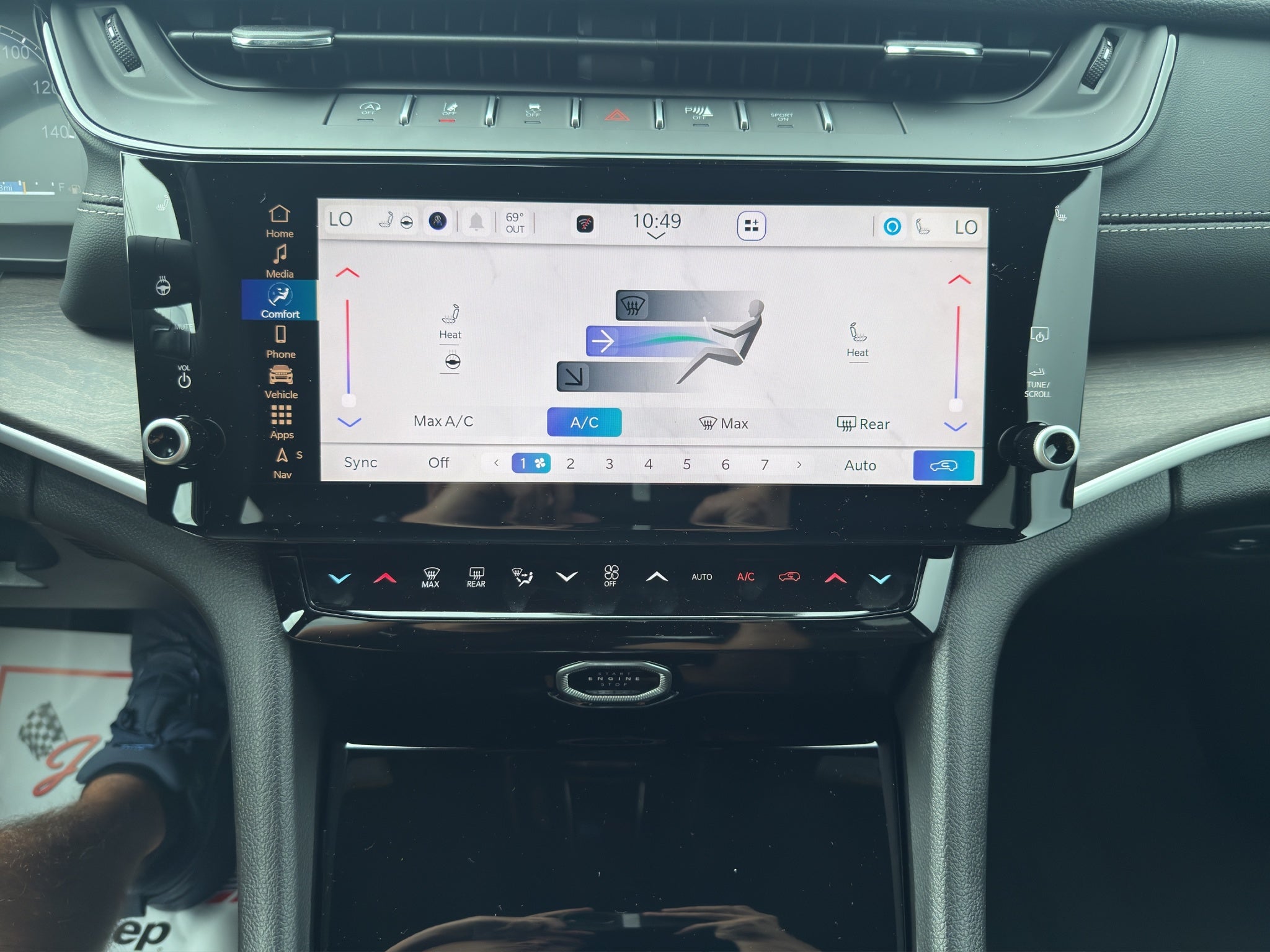 2027 Jeep Grand Cherokee Laredo Altitude