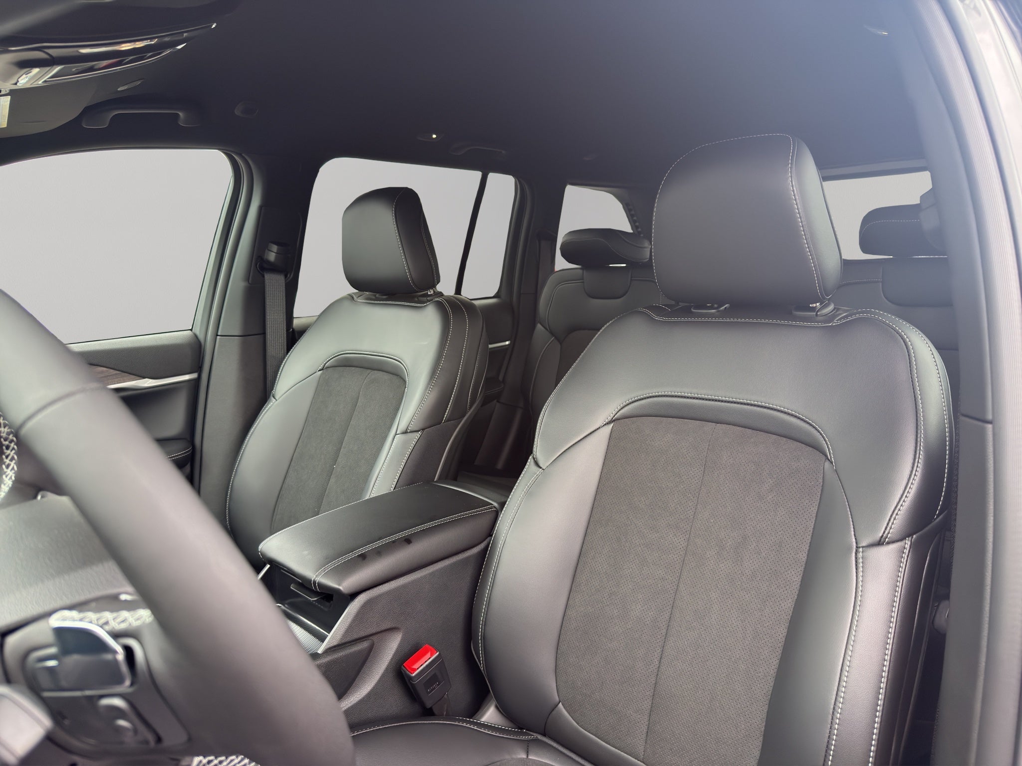 2027 Jeep Grand Cherokee Laredo Altitude