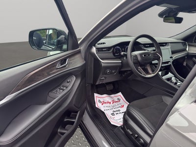 2027 Jeep Grand Cherokee Laredo Altitude