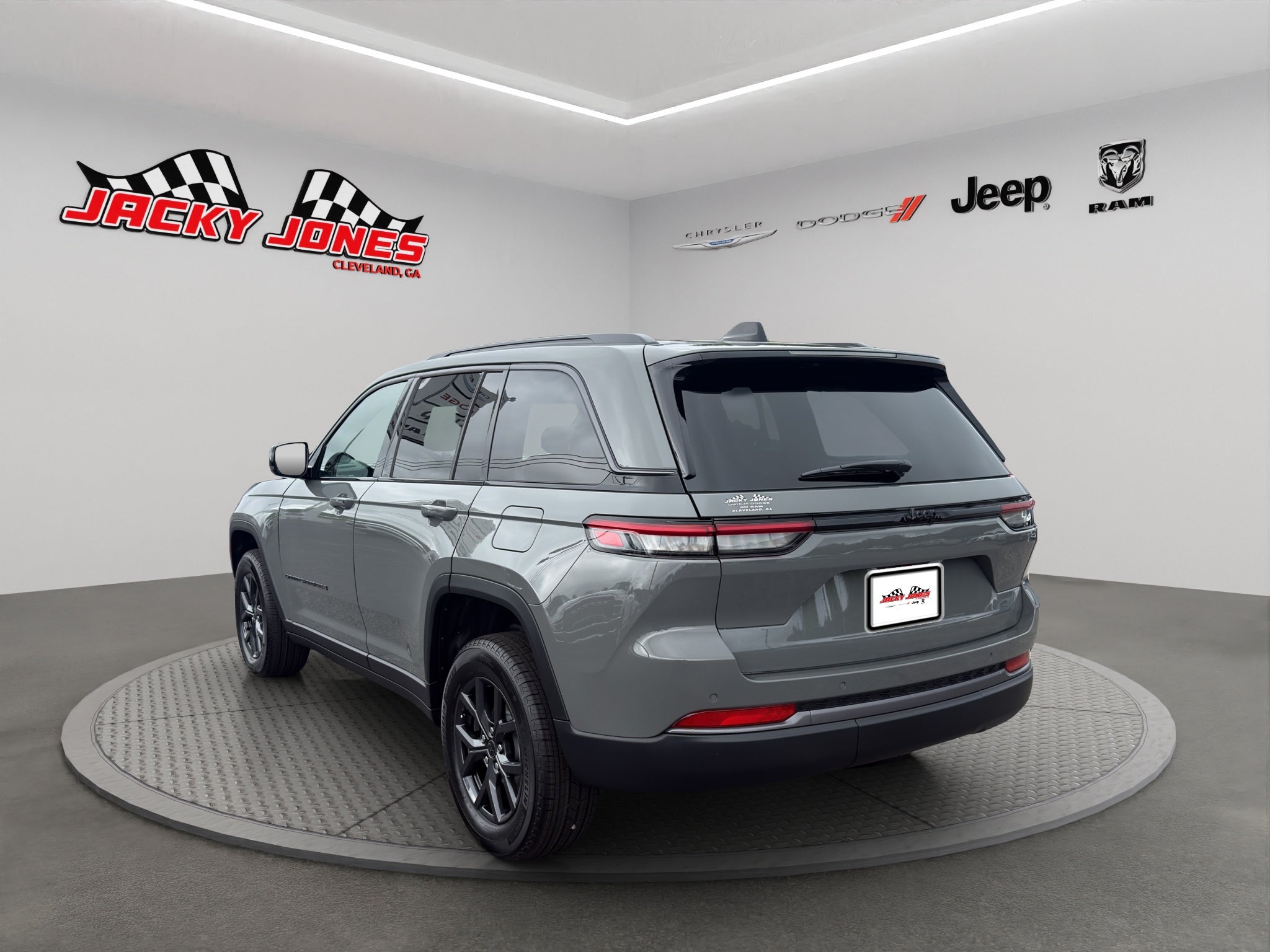 2027 Jeep Grand Cherokee Laredo Altitude