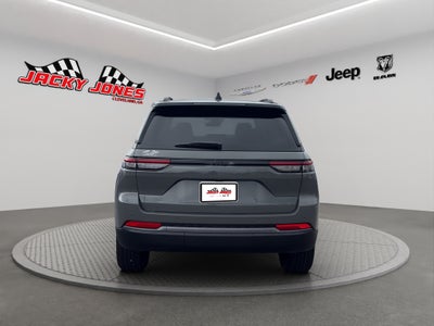 2027 Jeep Grand Cherokee Laredo Altitude