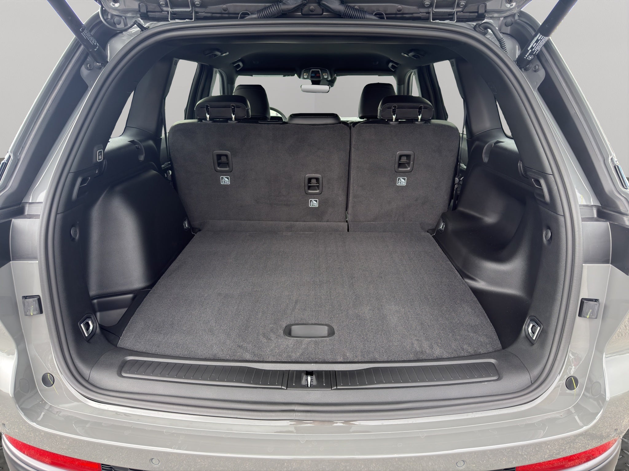 2027 Jeep Grand Cherokee Laredo Altitude