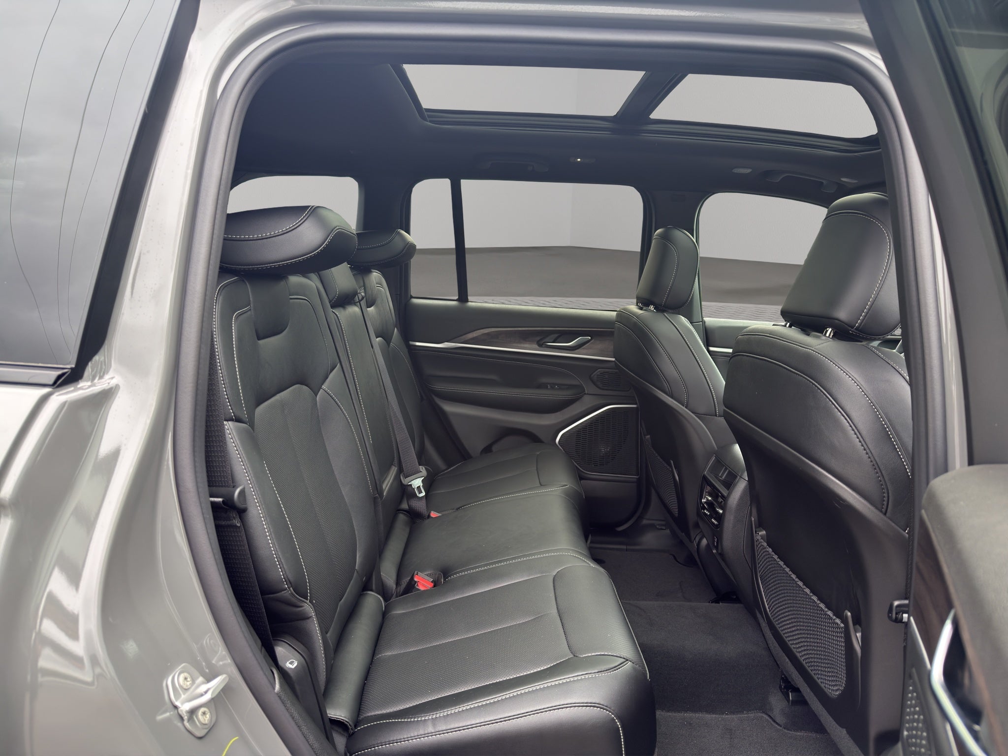 2027 Jeep Grand Cherokee Limited Reserve