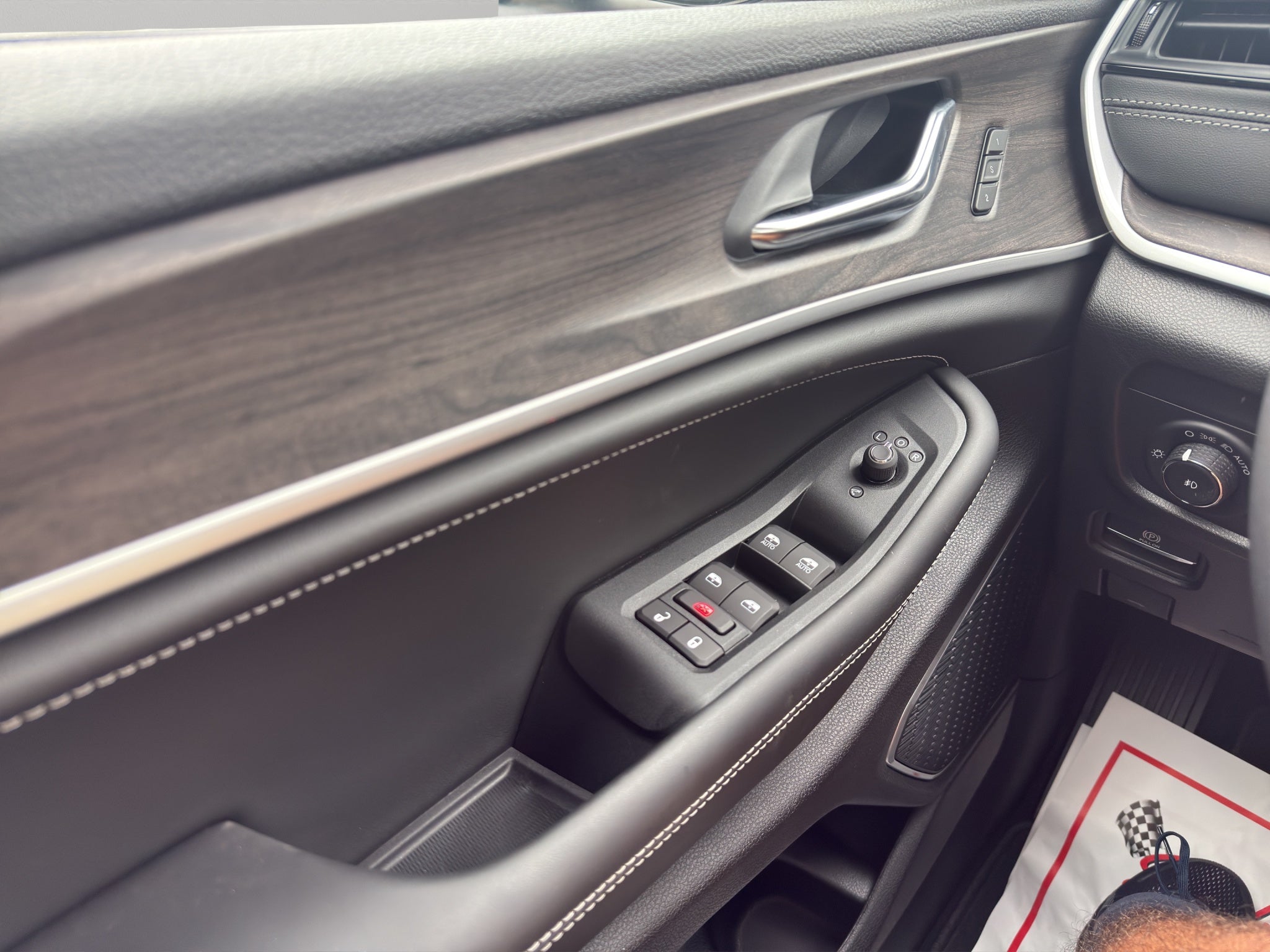 2027 Jeep Grand Cherokee Limited Reserve