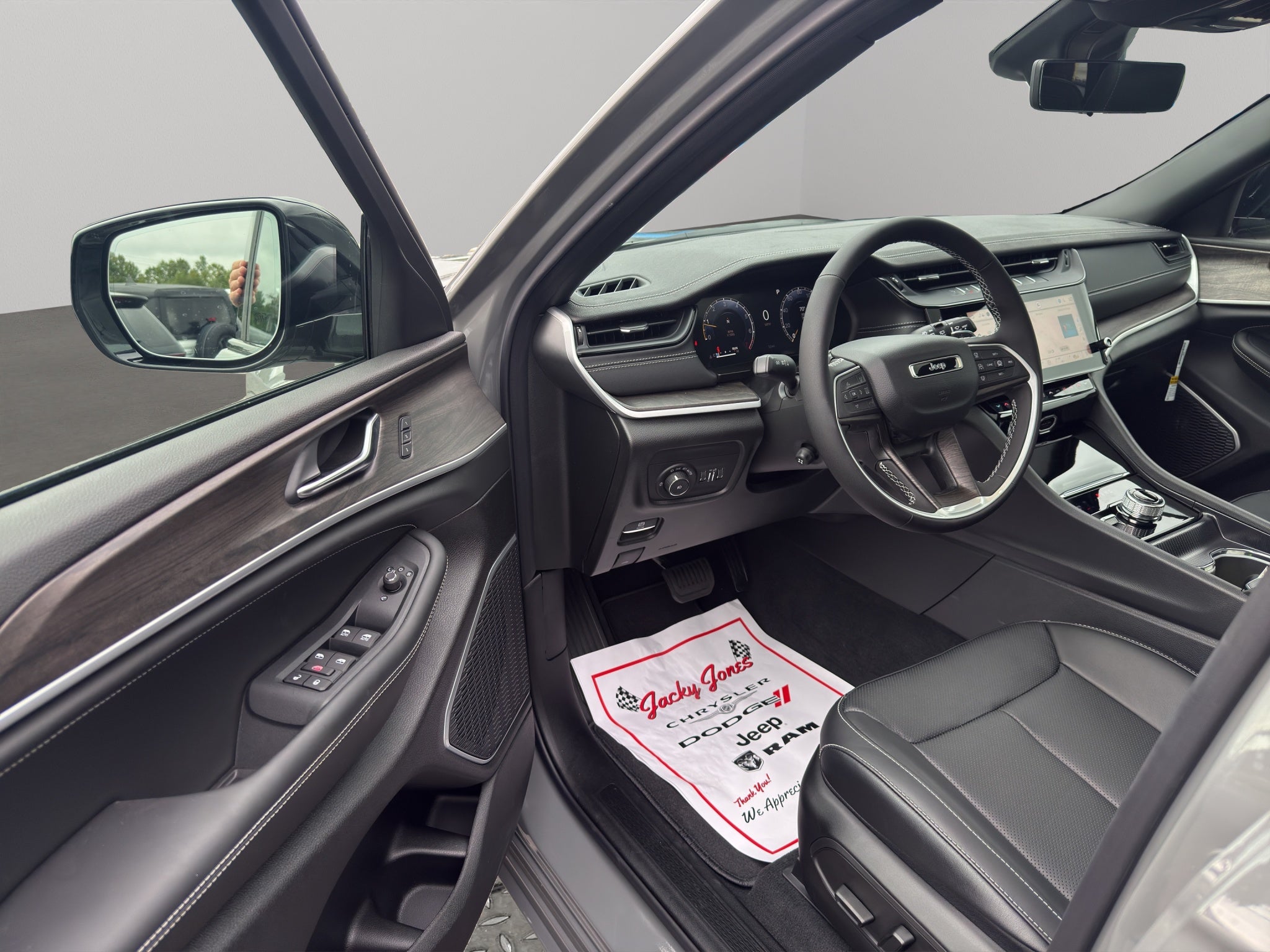 2027 Jeep Grand Cherokee Limited Reserve