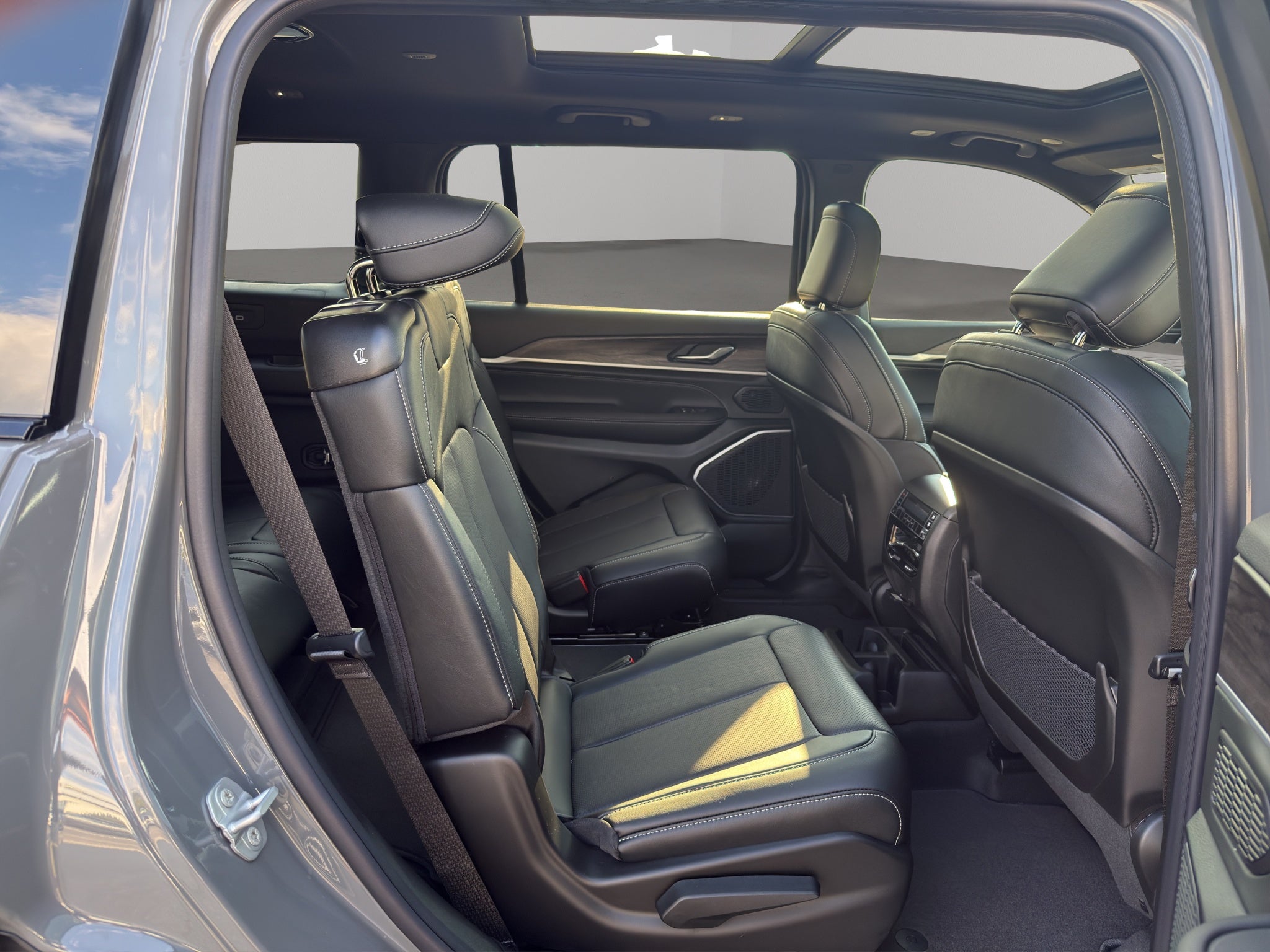 2027 Jeep Grand Cherokee L Limited Reserve