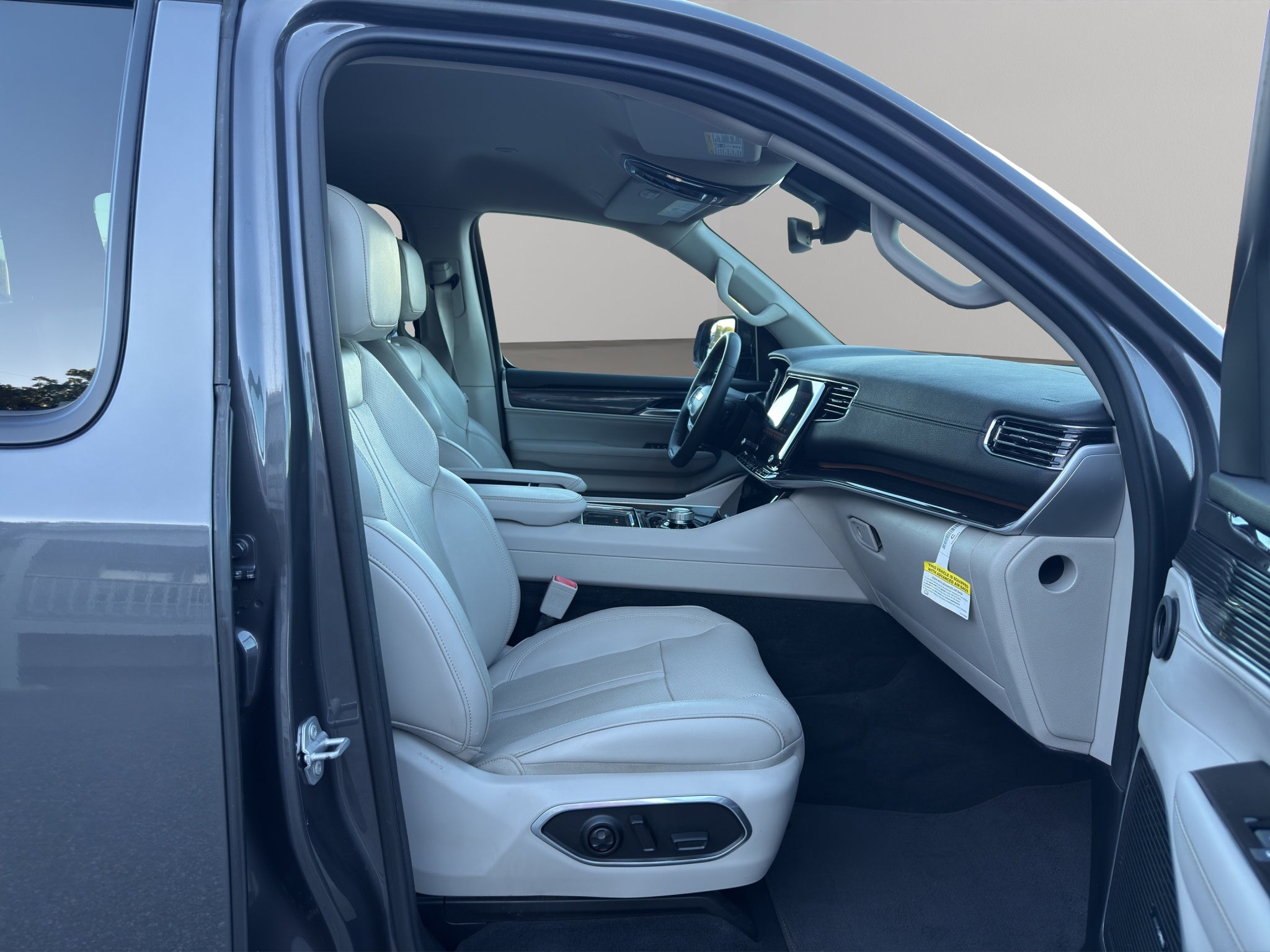 2023 Jeep Wagoneer L Base