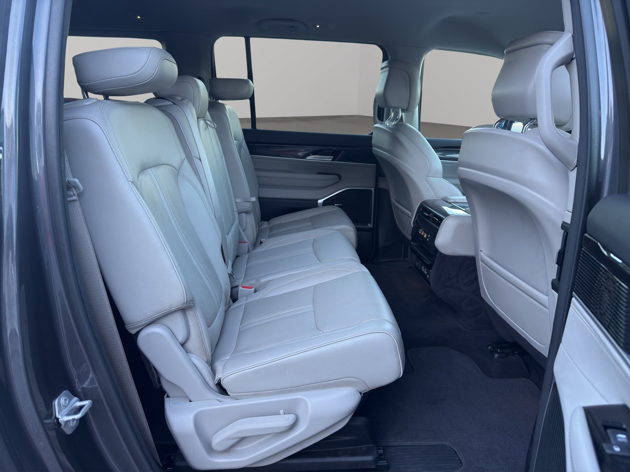 2023 Jeep Wagoneer L Base