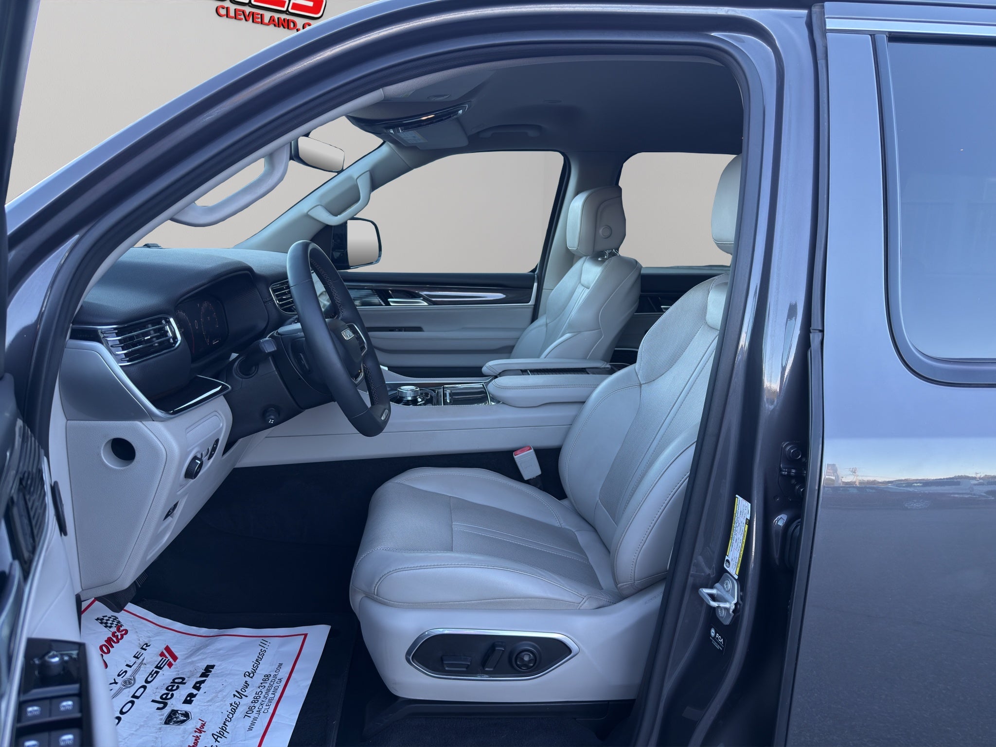2023 Jeep Wagoneer L Base