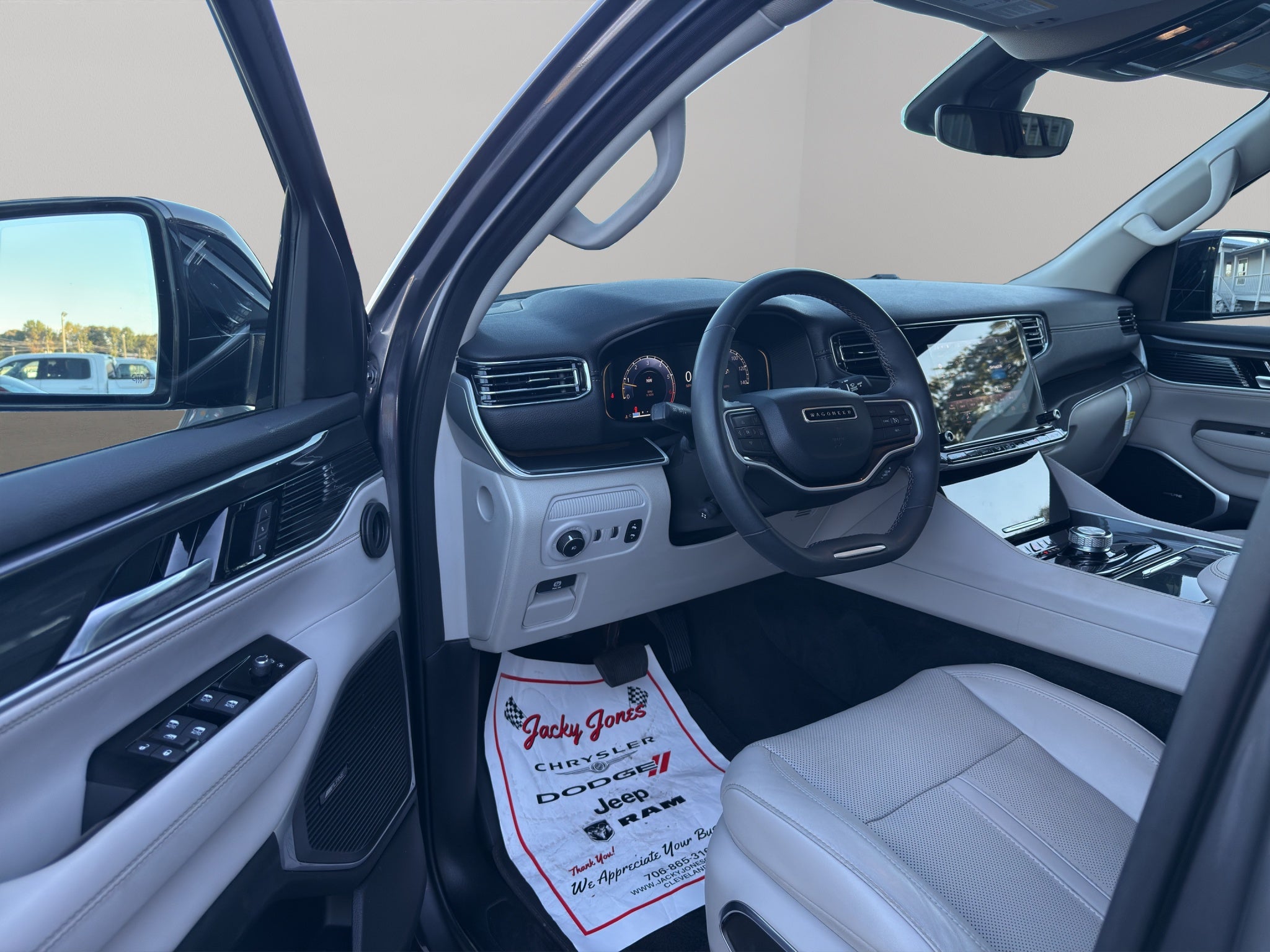 2023 Jeep Wagoneer L Base
