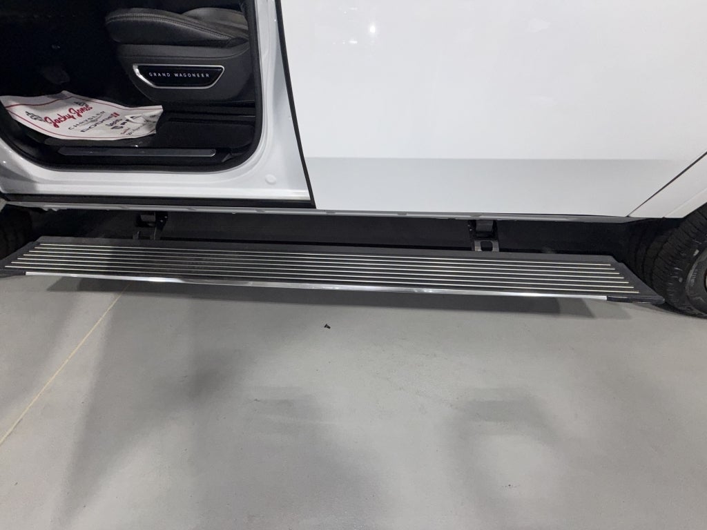 2023 Jeep Grand Wagoneer L Base