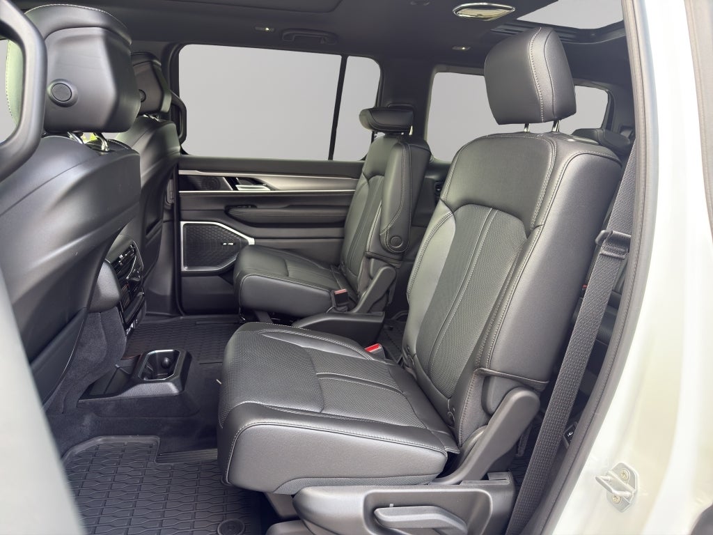 2026 Jeep Grand Wagoneer Base
