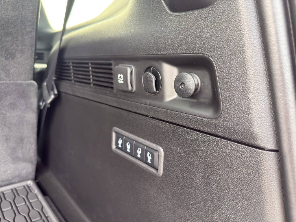 2026 Jeep Grand Wagoneer Base