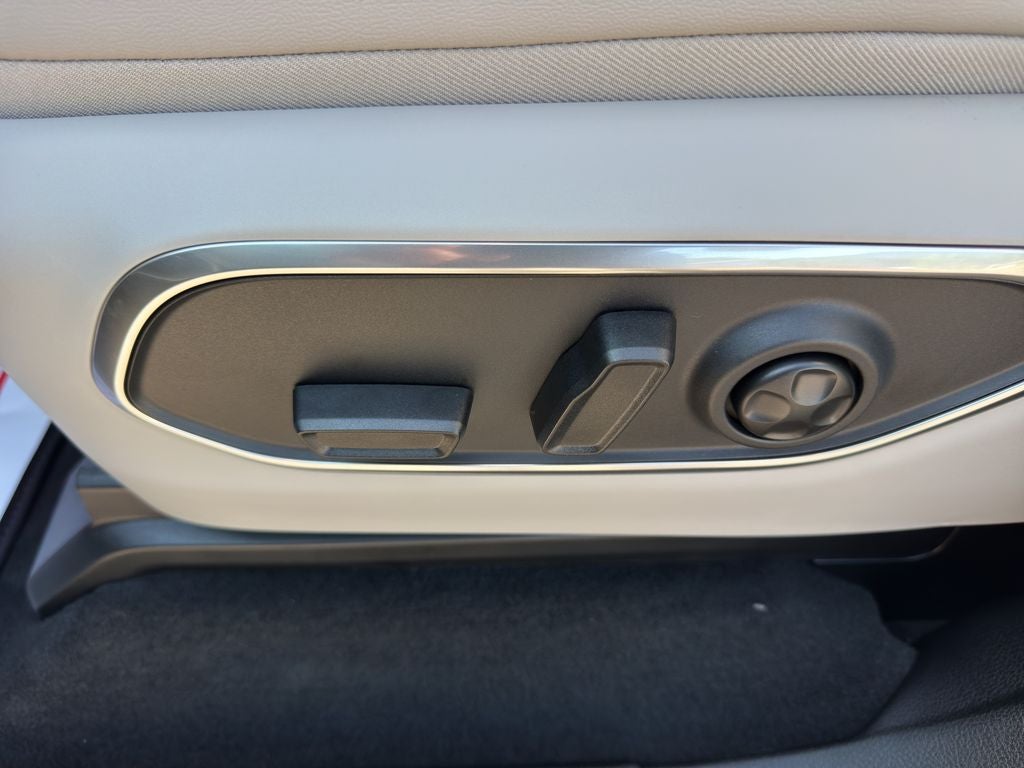 2026 Jeep Grand Wagoneer Base
