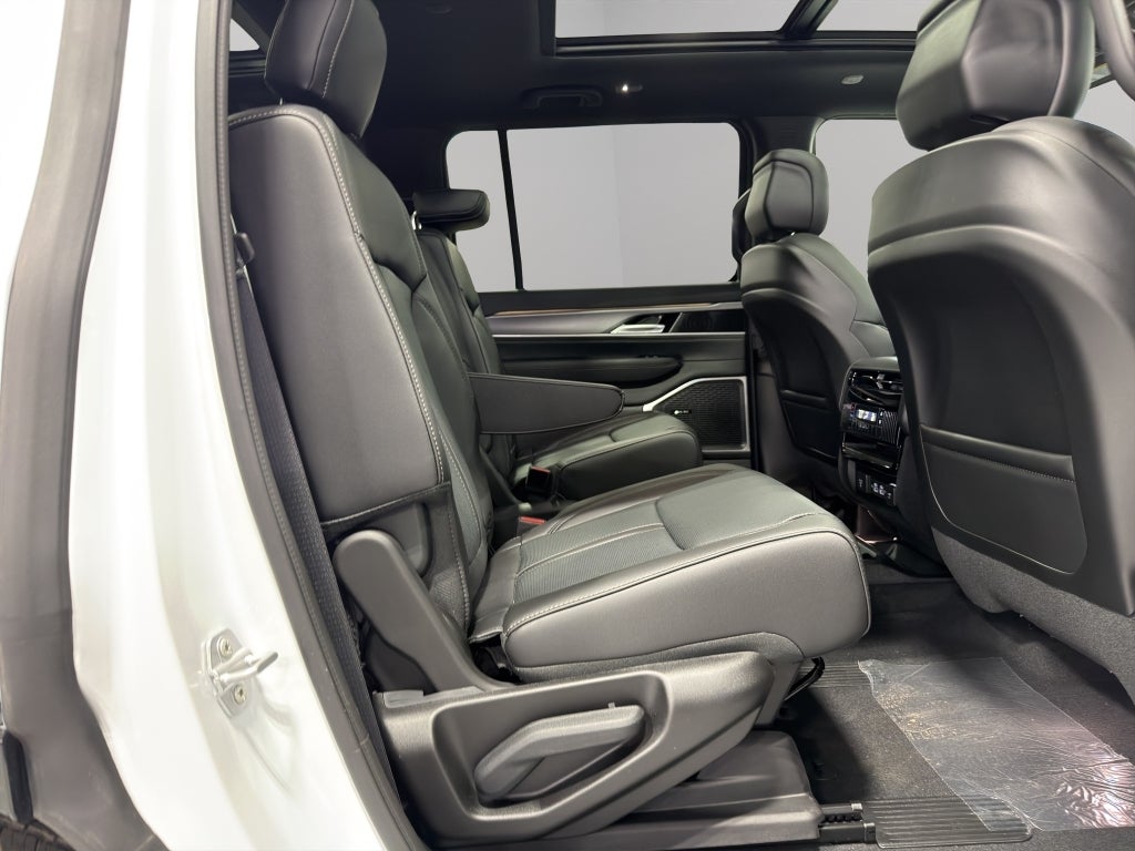 2026 Jeep Grand Wagoneer Base