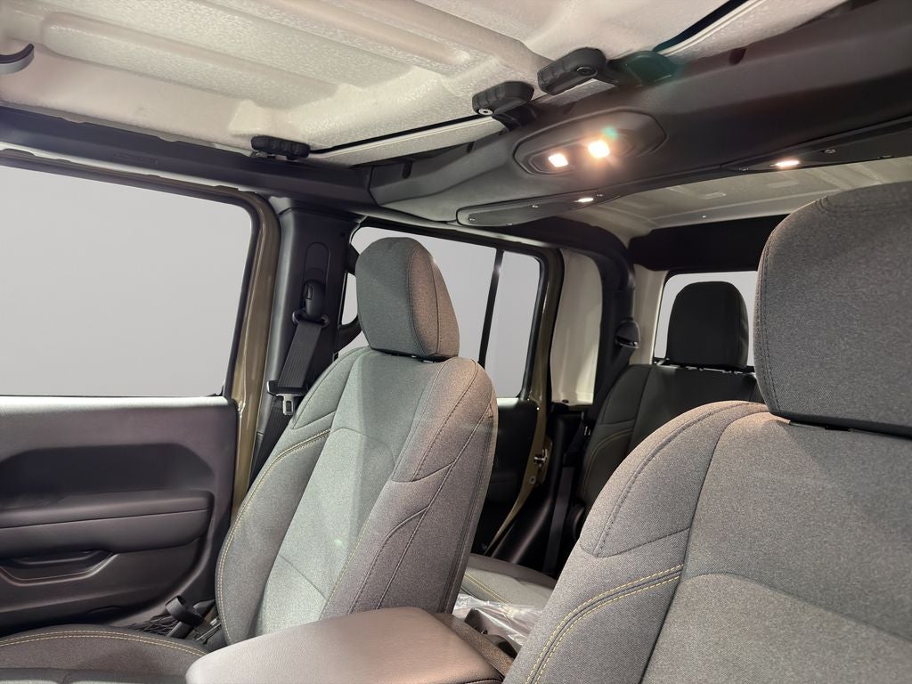 2025 Jeep Gladiator Willys photo 3