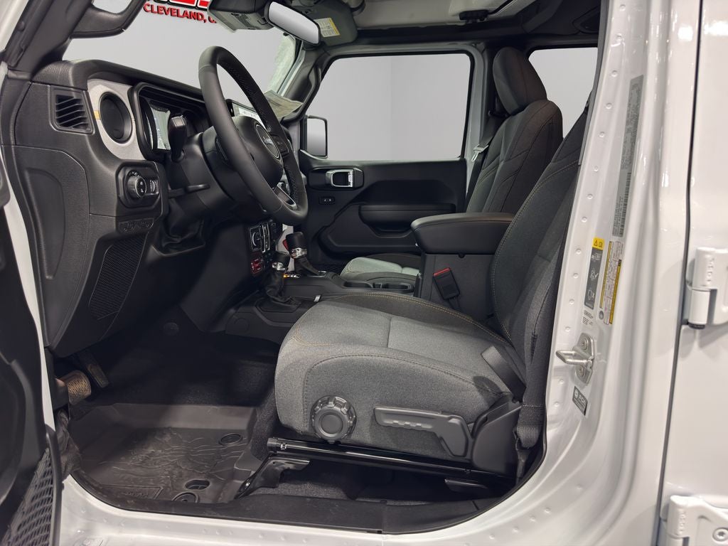 2025 Jeep Gladiator Willys photo 3