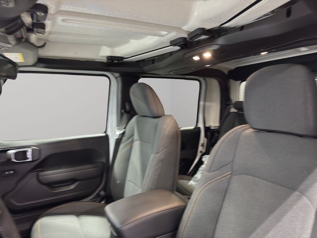 2025 Jeep Gladiator Willys photo 4