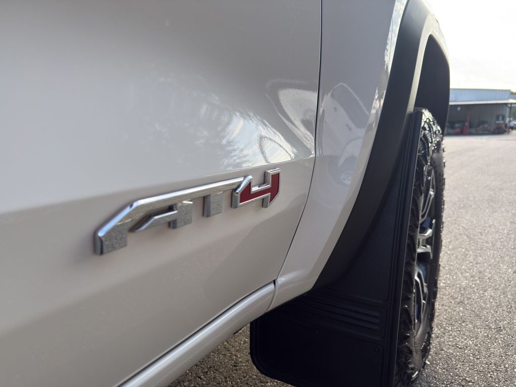 2024 GMC Canyon 4WD AT4