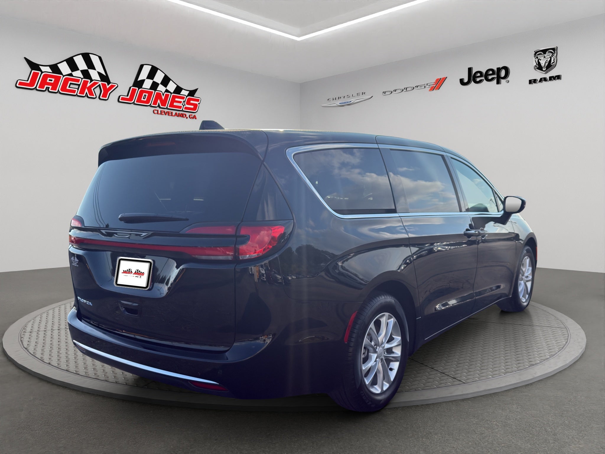 2027 Chrysler Pacifica Select