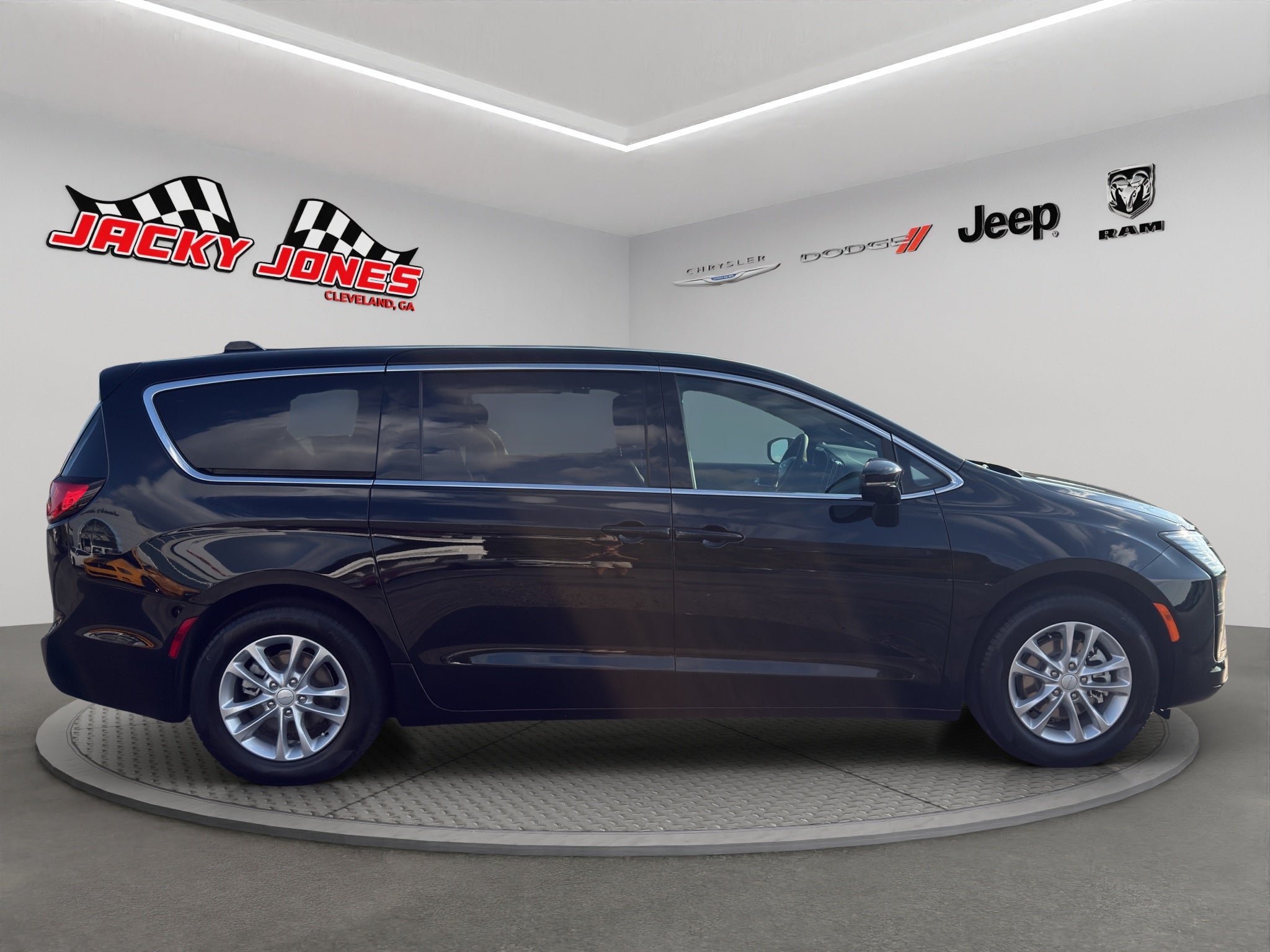 2027 Chrysler Pacifica Select