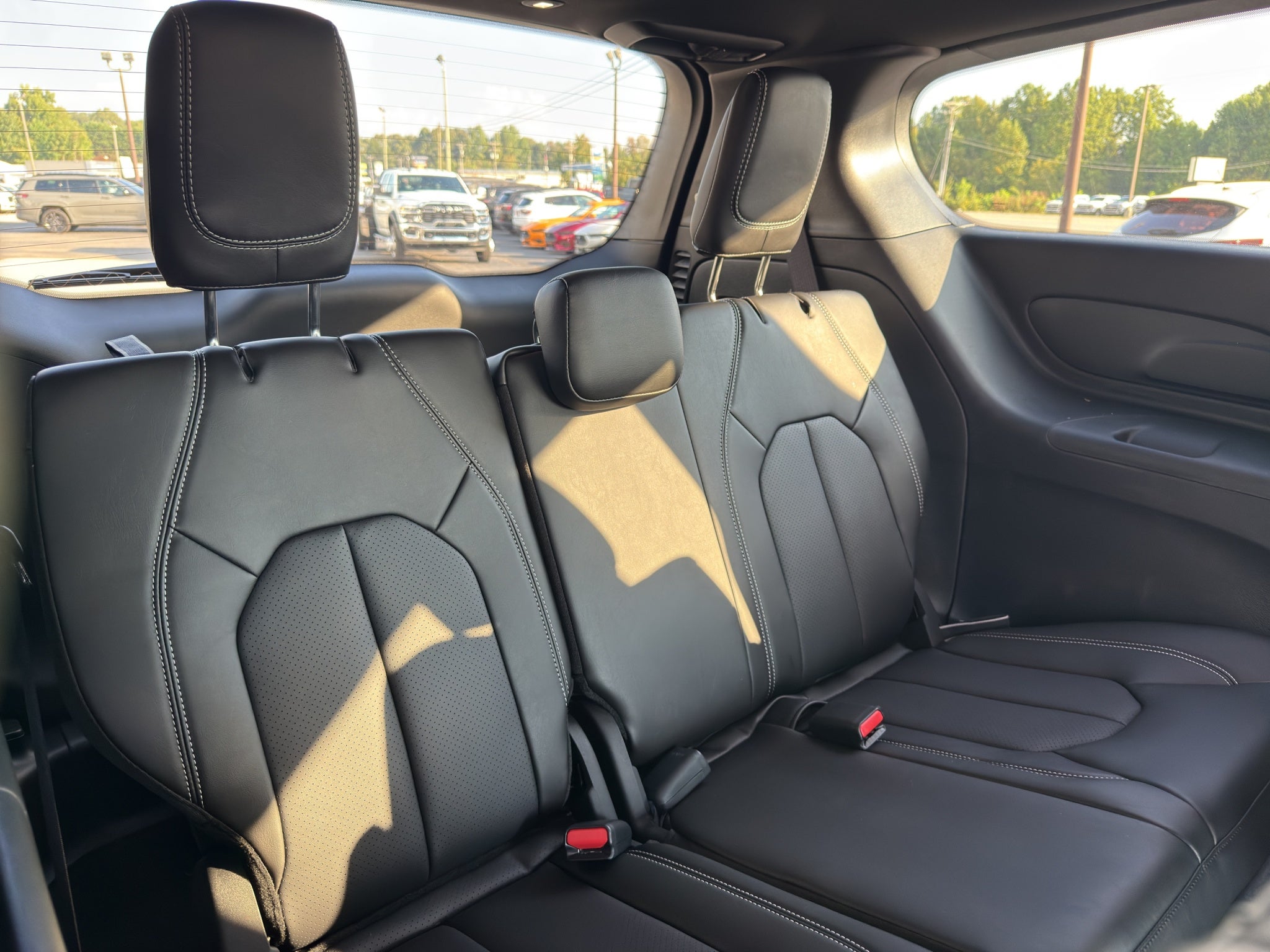 2027 Chrysler Pacifica Select