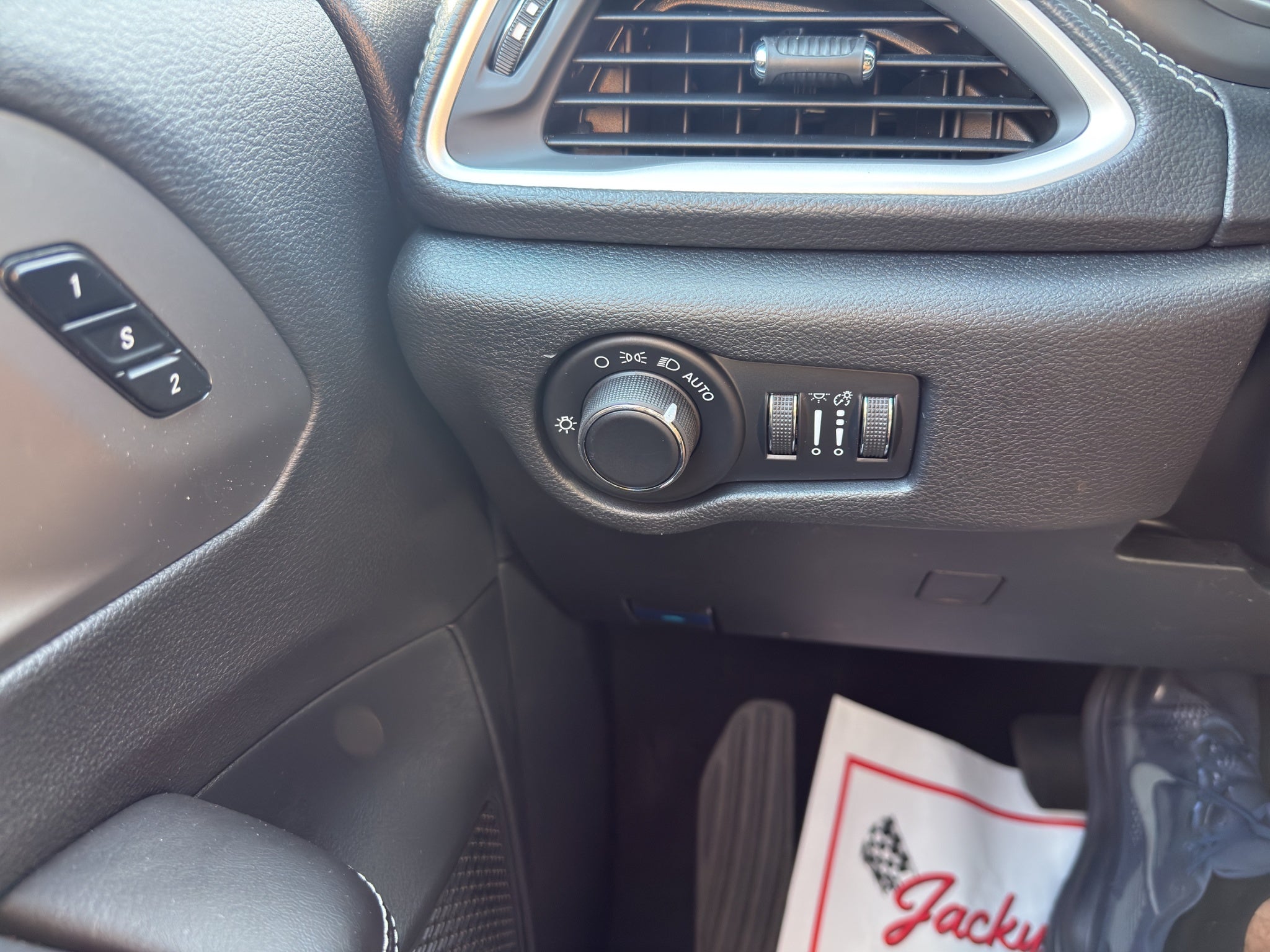 2027 Chrysler Pacifica Select