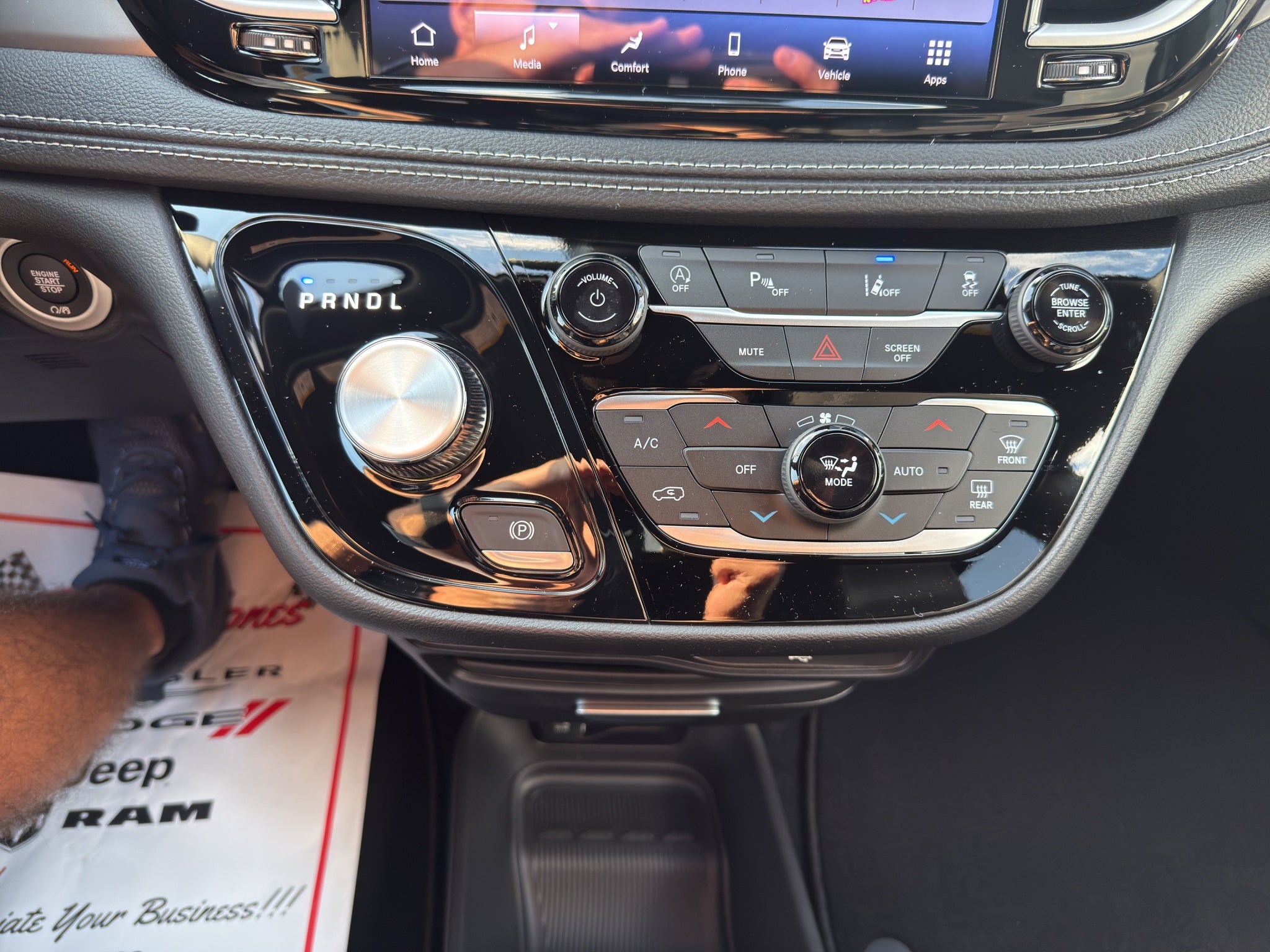 2027 Chrysler Pacifica Select