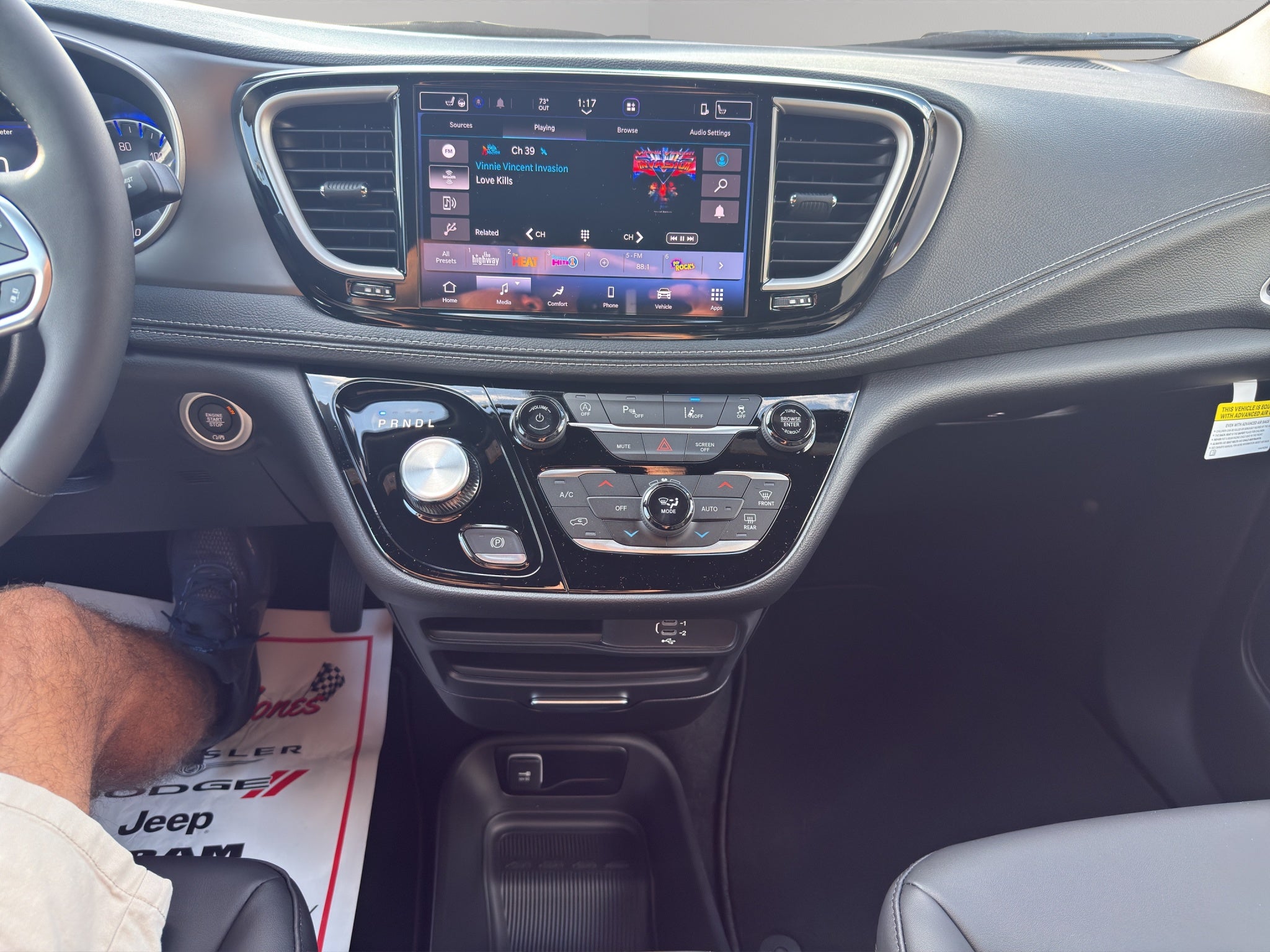 2027 Chrysler Pacifica Select