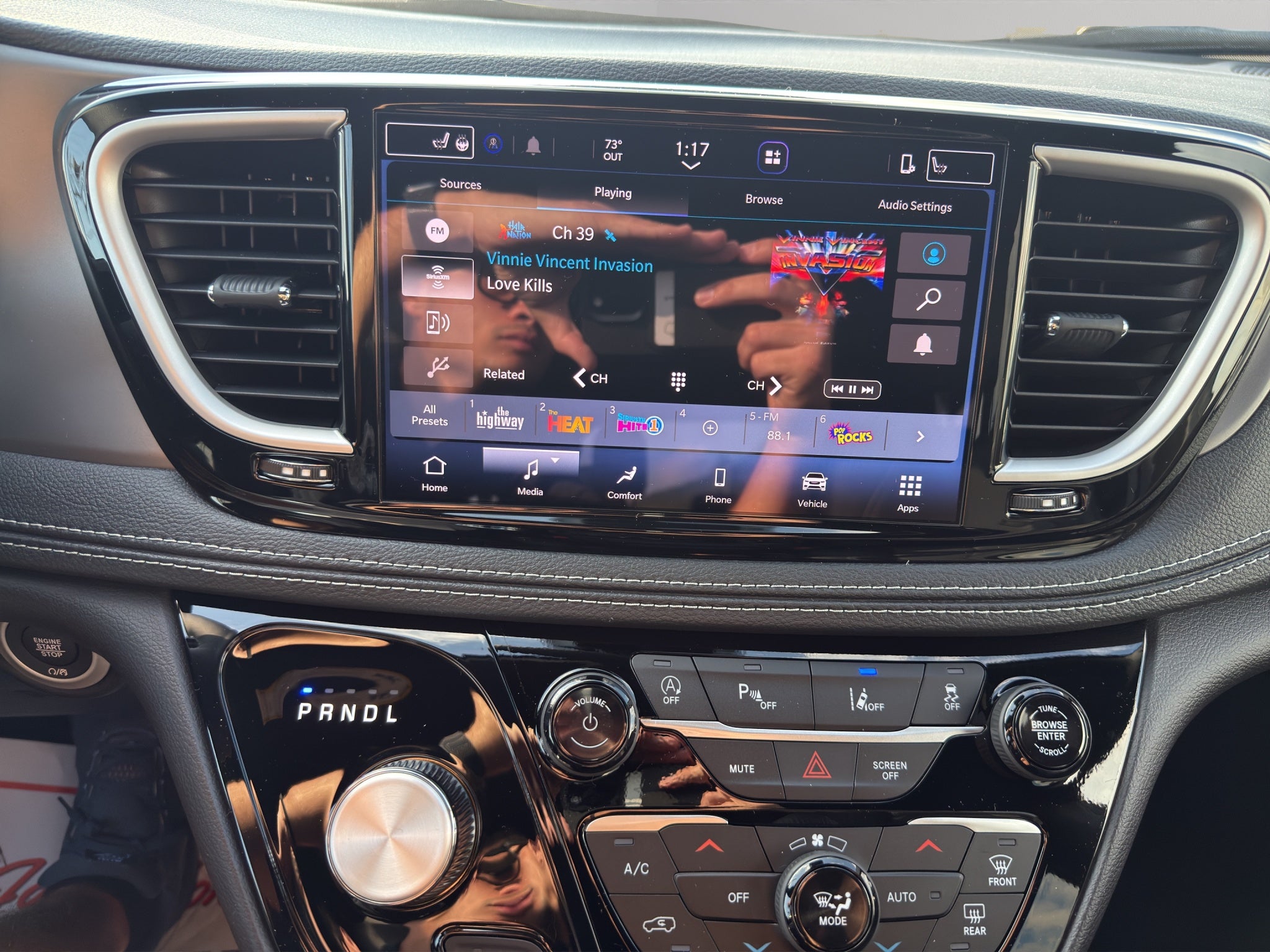 2027 Chrysler Pacifica Select