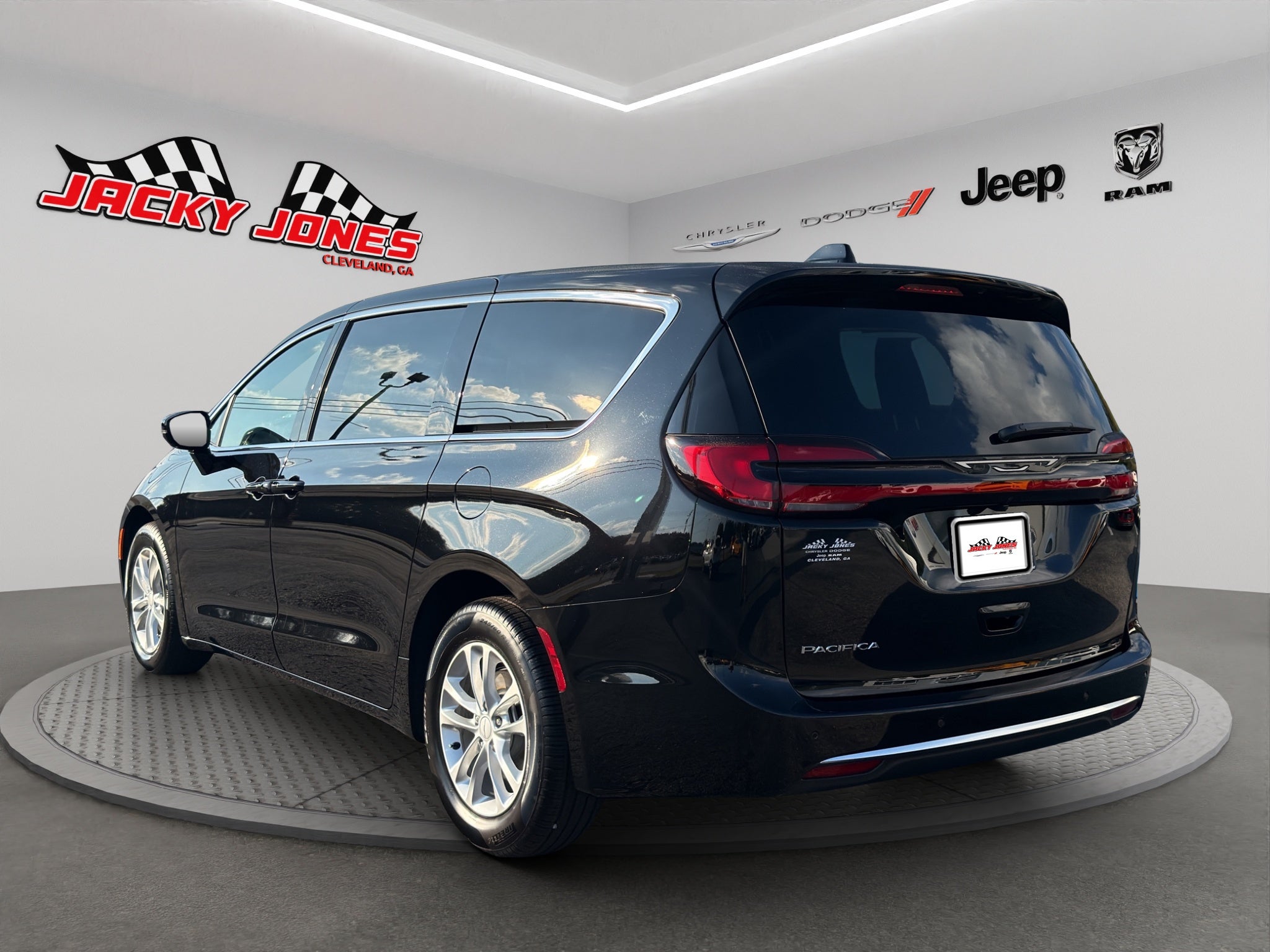 2027 Chrysler Pacifica Select