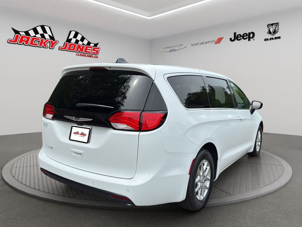 2026 Chrysler Voyager LX