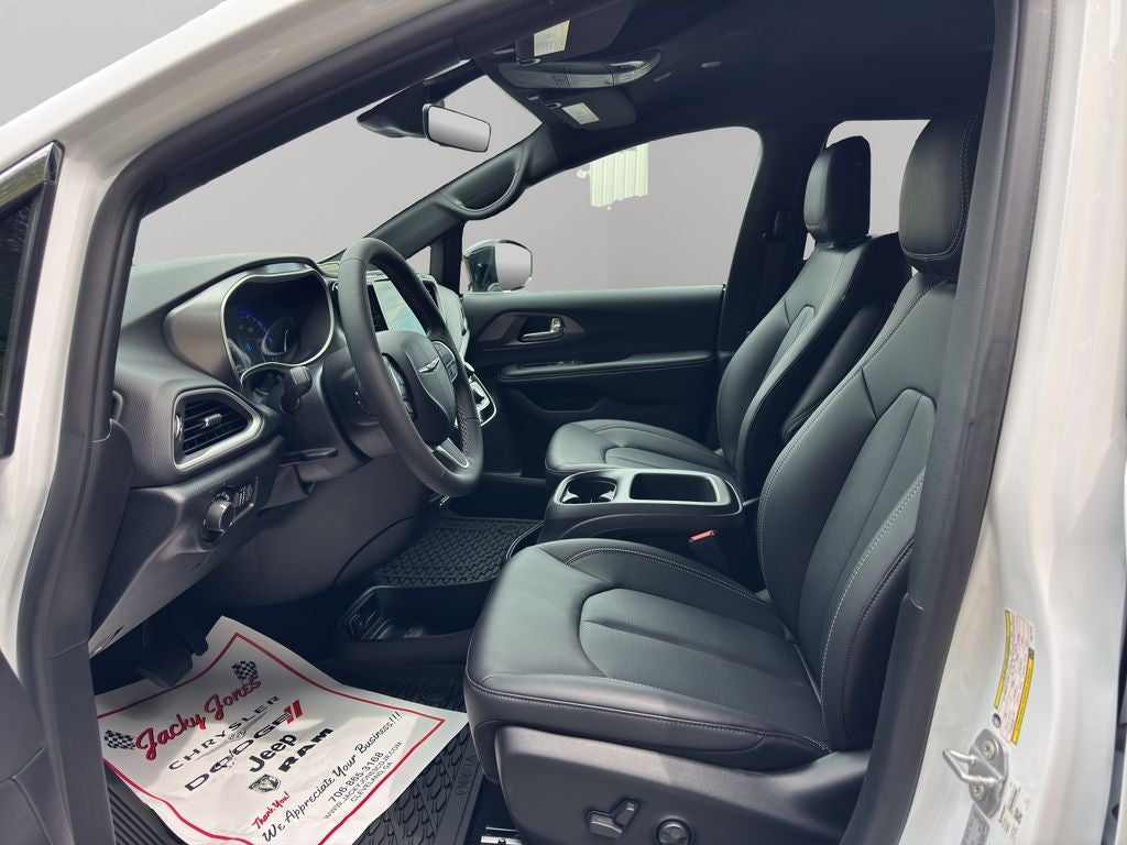 2026 Chrysler Voyager LX