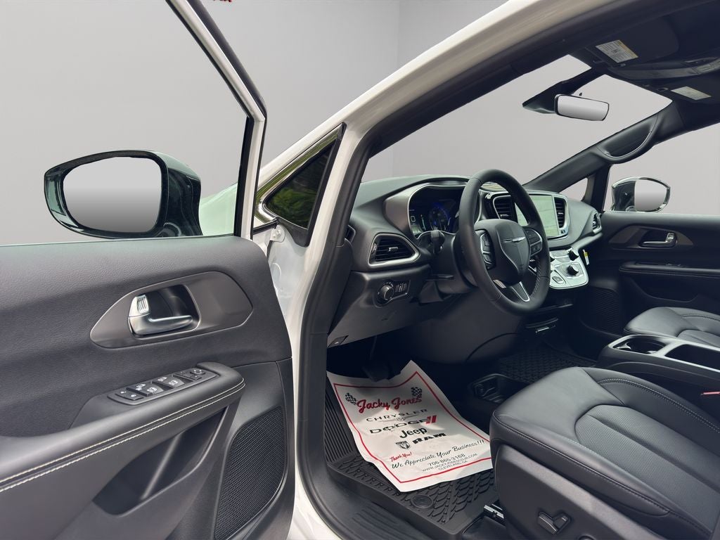2026 Chrysler Voyager LX