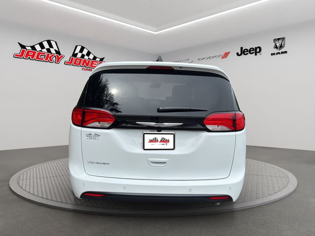 2026 Chrysler Voyager LX