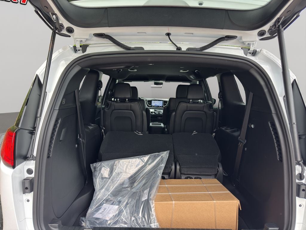 2026 Chrysler Voyager LX
