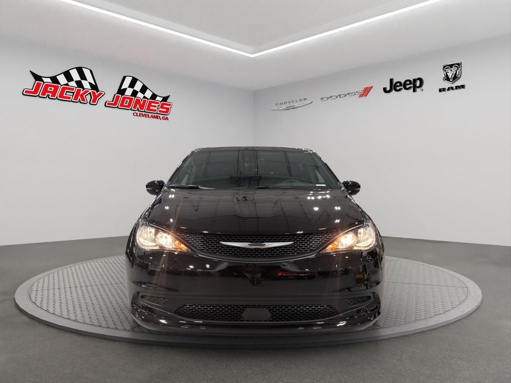 2026 Chrysler Voyager LX