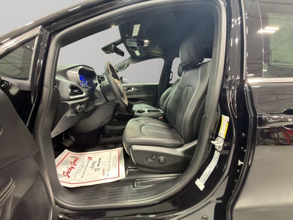 2026 Chrysler Voyager LX