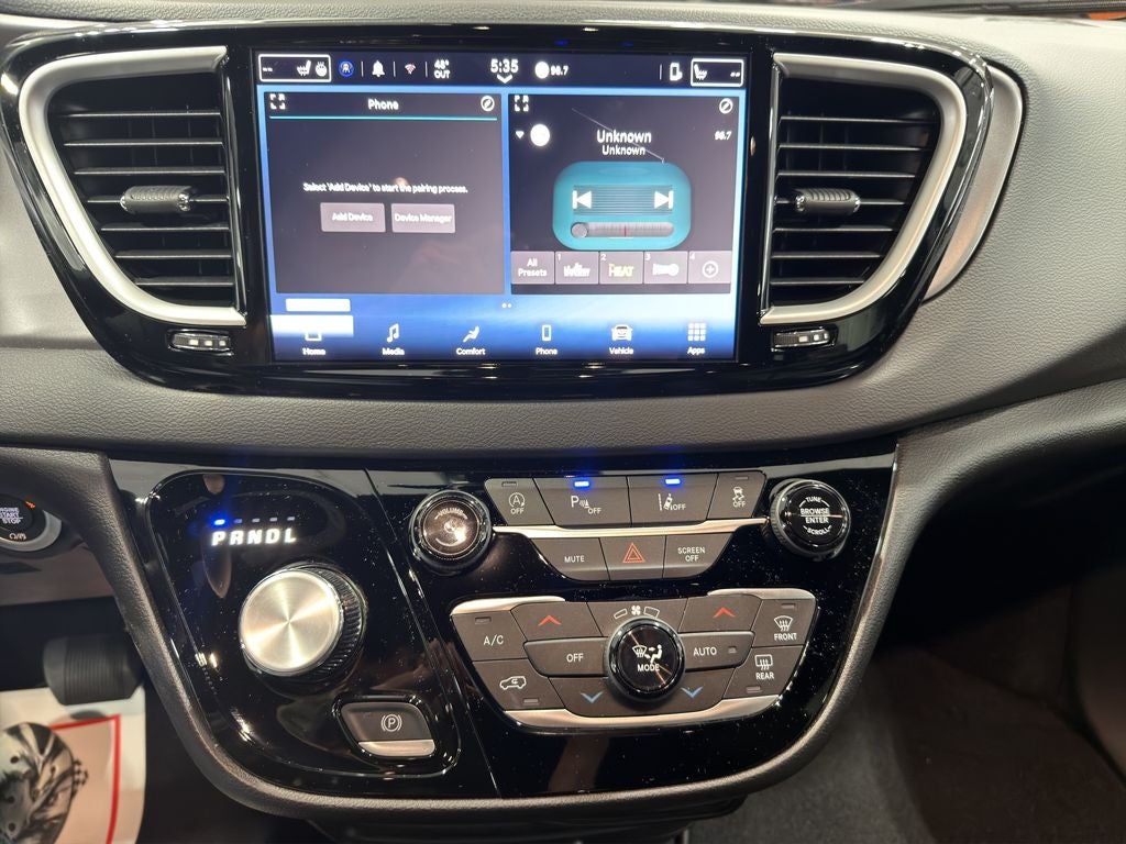 2026 Chrysler Voyager LX