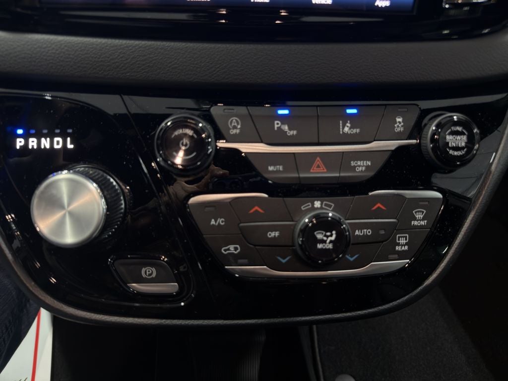 2026 Chrysler Voyager LX